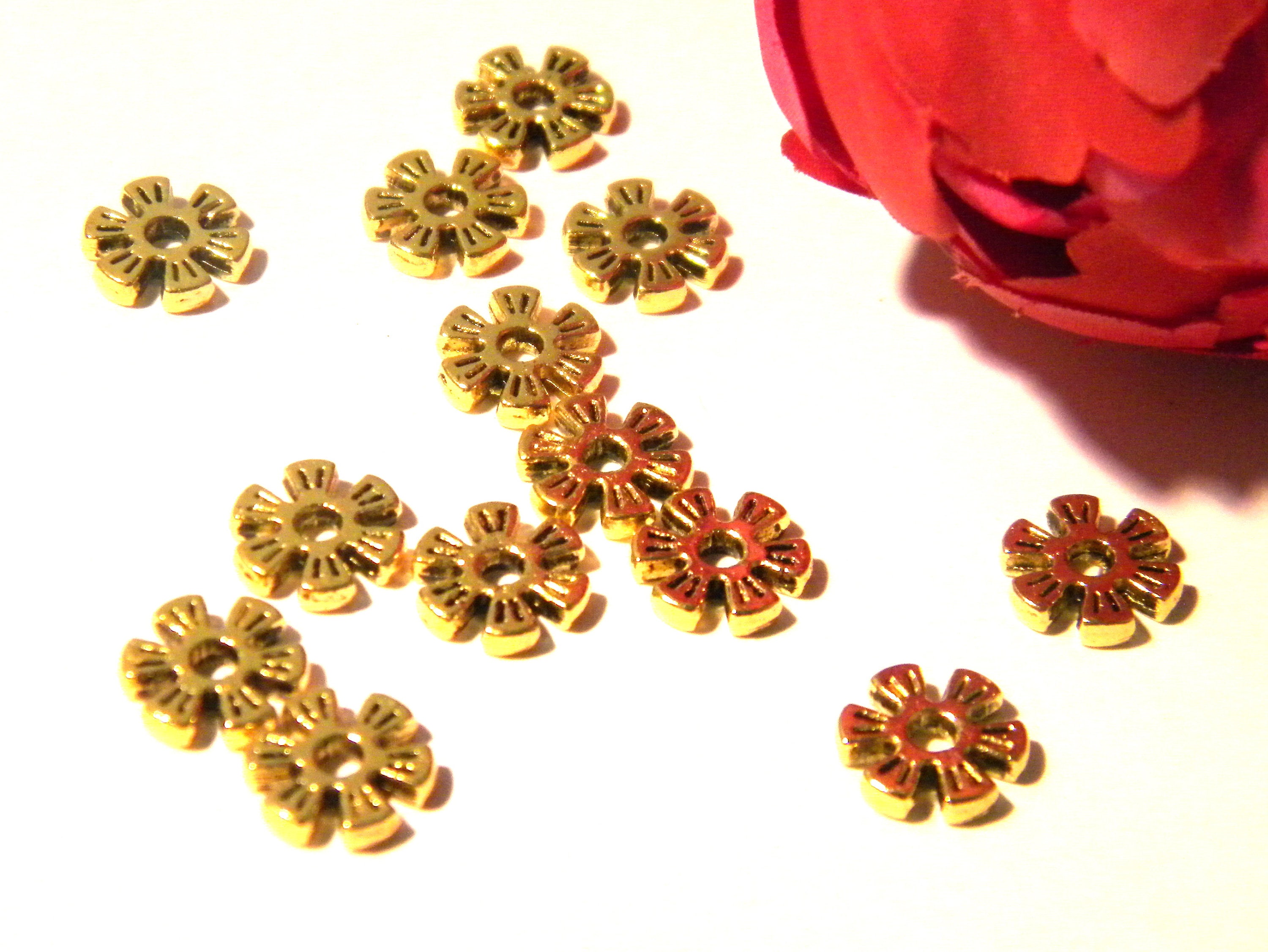 250 Perles Intercalaires (spacers) En Forme De Cœur Doré - Dimensions 5x5,5x3,5 Mm, Trou 1,3 Mm, Neuves