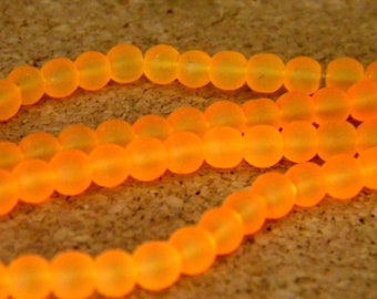 100 perles en verre givré dépoli 4 mm -orange fluo  , perle de verre dépoli , - PF83-6