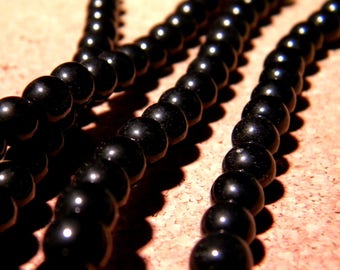 40 perles verre-lumineuse- 10 mm- façon  "jade" -noir  -PF155