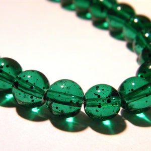 20 glass beads 8 mm - green - glass speckled translucent - G37