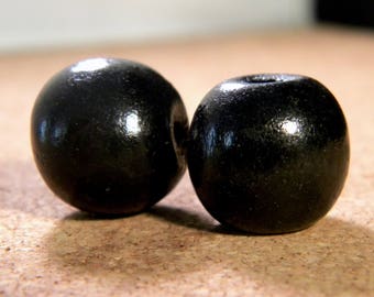 15 large natural wood beads 20 mm - shiny black - painted natural wood bead - B54