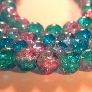 50 contas de vidro rachado 2 tons - 8 mm - azul e rosa PE235-6