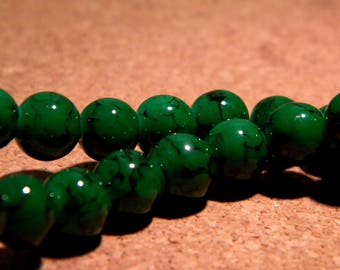 50 speckled - mottled glass beads - 8 mm grass green or black-PF107