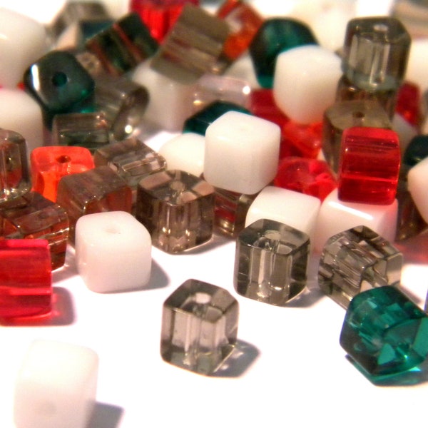 135 perles cube en verre - perles carrées de  4 mm-mélange de couleurs - G264