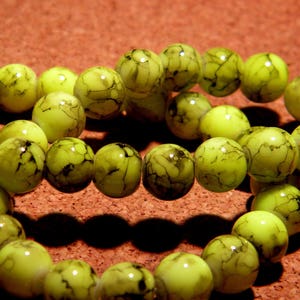 speckled marbled glass 8 mm - neon yellow, black - PF115 50 beads
