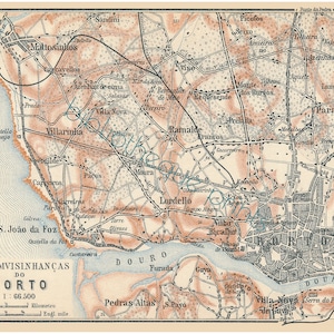 Peut inclure: Une carte vintage de Porto, au Portugal, montrant la disposition de la ville et ses environs. La carte est imprim&eacute;e en noir et blanc avec des accents bruns et bleus. La carte comprend les noms de diff&eacute;rents quartiers, rues et monuments.