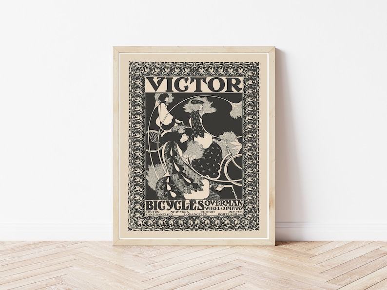 Peut inclure: Une affiche vintage en noir et blanc faisant la publicit&eacute; des bicyclettes Victor Overman Wheel Company. L'affiche pr&eacute;sente une bordure orn&eacute;e et une image stylis&eacute;e d'une femme &agrave; v&eacute;lo.