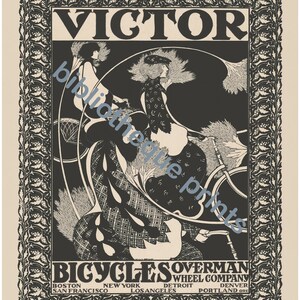 Peut inclure: Une illustration en noir et blanc d'une femme &agrave; v&eacute;lo. L'image est encadr&eacute;e d'une bordure d&eacute;corative. Le texte "VICTOR" est en haut de l'image. Le texte "BICYCLES OVERMAN WHEEL COMPANY" est en bas de l'image. Le texte "BOSTON NEW YORK DETROIT DENVER SAN FRANCISCO LOS ANGELES PORTLAND ORE" est sous le nom de la soci&eacute;t&eacute;.