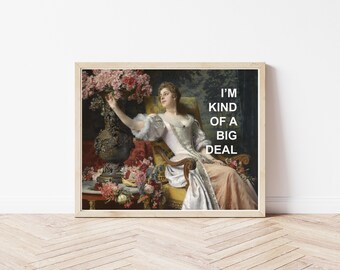 Puede incluir: Una impresión de arte enmarcada que presenta a una mujer con un vestido blanco sentada en una silla con un jarrón de flores. El texto "I'm kind of a big deal" está impreso en la imagen.