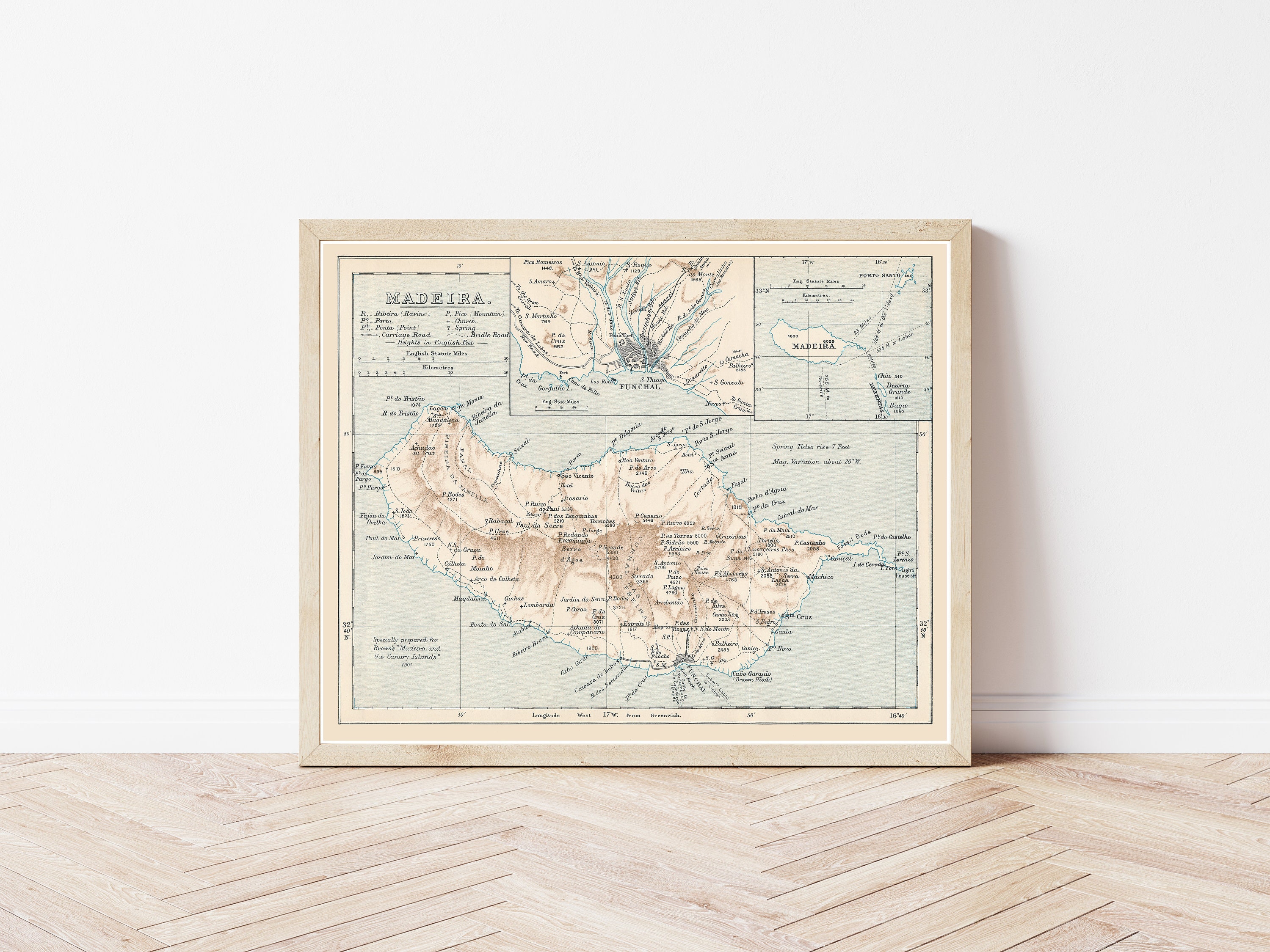 Mapa vintage da Federação Russa em plexiglassas e madeira de abeto
