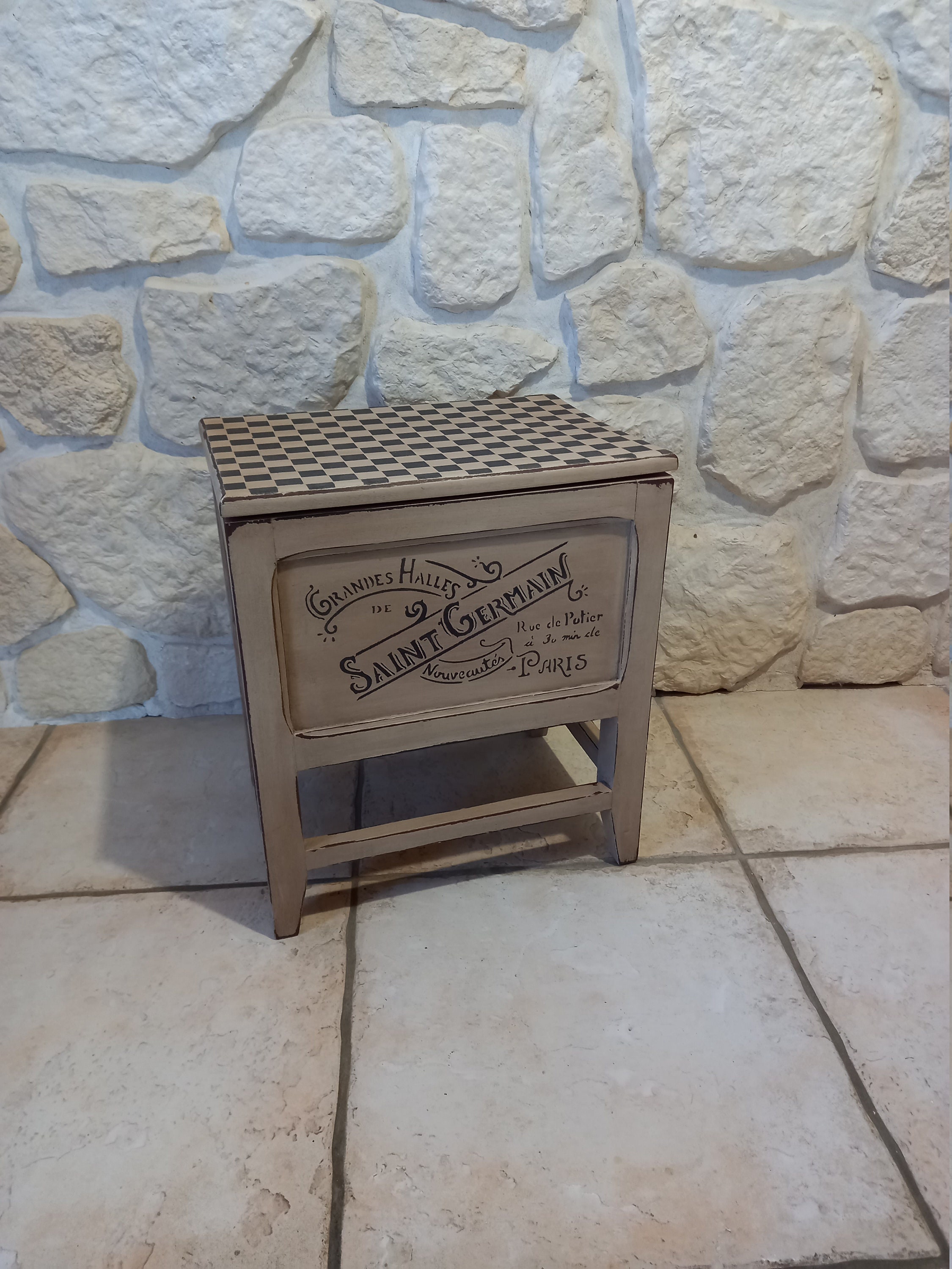 Coffre en Bois Massif, Relooké et Patiné à L'ancienne