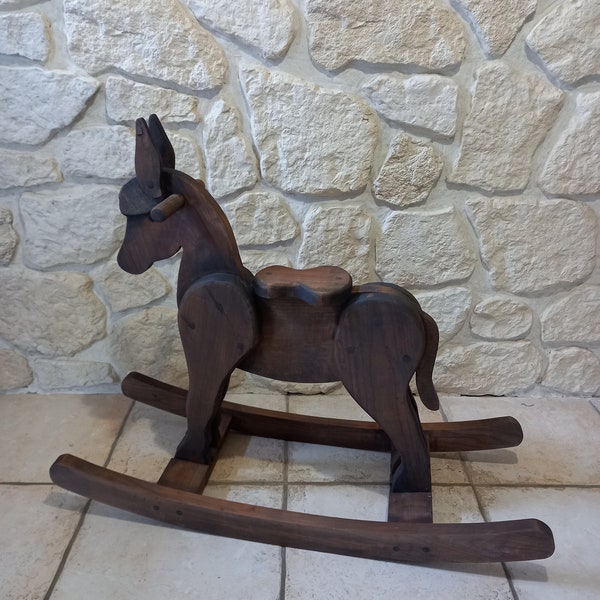 cheval à bascule en bois massif création originale patinée à l'ancienne