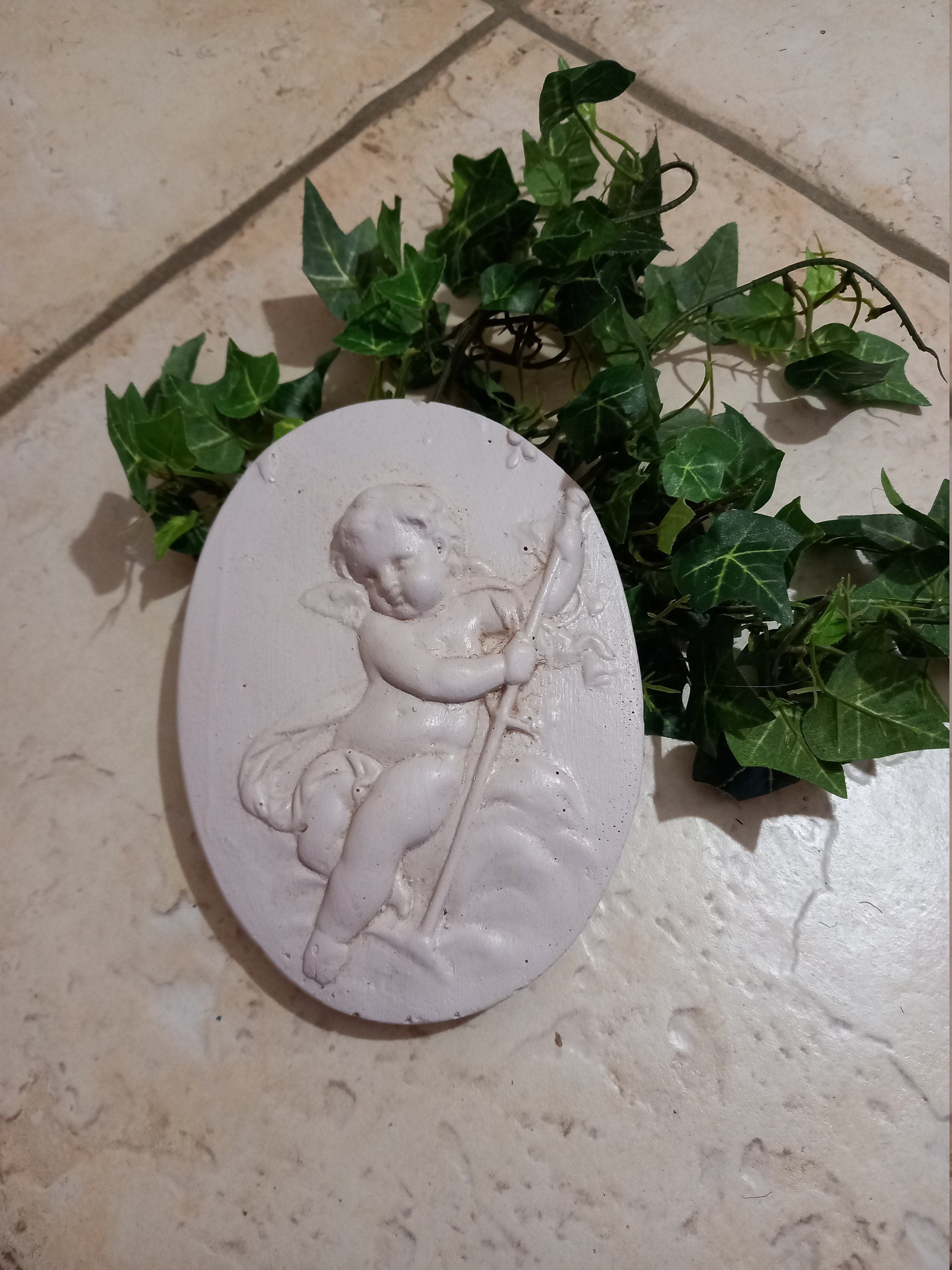 Médaillon Ange en Staff, Création Originale, Patinée à L'ancienne