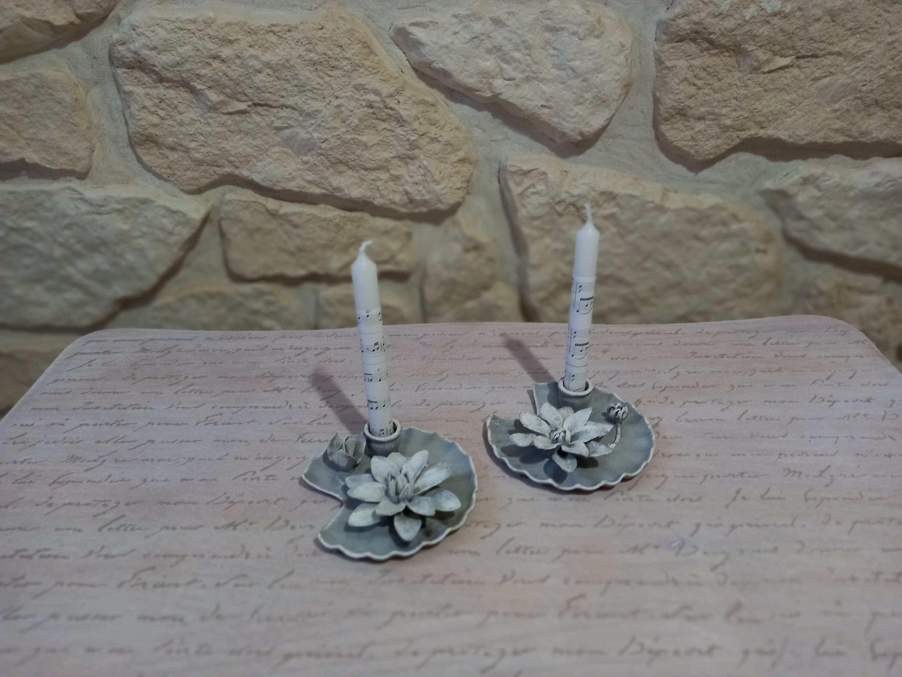 2 Bougeoirs Fleurs et Ses Bougies, Créations Originales , Patinés à L'ancienne