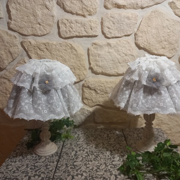 2 lampes de chevet avec jupon d'abat jour style shabby chci, romantique, création originale