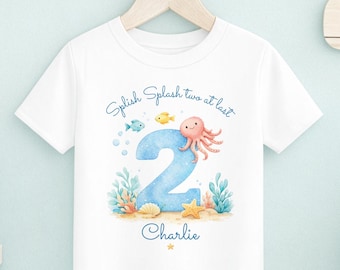 Camiseta o body para bebé personalizado con el texto "Bajo el mar" para su segundo cumpleaños / ¡Chapoteo, chapoteo, dos al fin! / Nombre personalizado / Regalo de cumpleaños oceánico