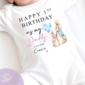 パパ、お誕生日おめでとう、パパとしての1歳の誕生日、新しいパパへの贈り物、お祝いスリープスーツ、パパの小さなウサギの記念品、スリープスーツ ベビーグロー ボディスーツ