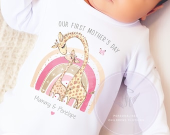 1e Moederdagcadeau, onze eerste gepersonaliseerde babypakje voor meisjes voor moederdag met een schattig giraffe-motief