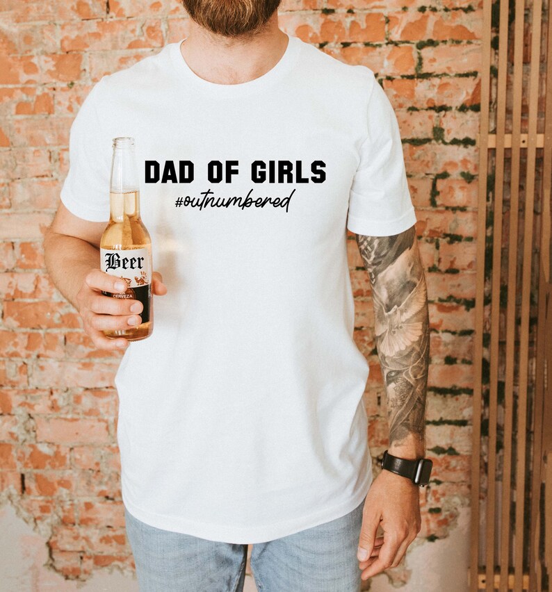 Papa von Mädchen unterlegenes Vatertags-T-Shirt lustiges Herren-Shirt Geschenk für Papa Papa von Töchtern Vatertags-T-Shirt Bild 4