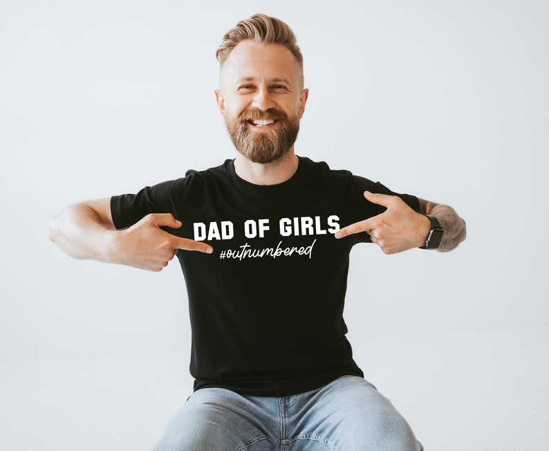 Papa von Mädchen unterlegenes Vatertags-T-Shirt lustiges Herren-Shirt Geschenk für Papa Papa von Töchtern Vatertags-T-Shirt Bild 7