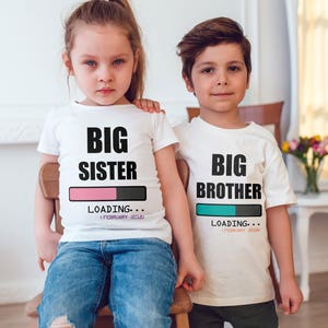 Grande soeur/grand frère en cours de chargement T-shirt enfant assorti, haut t-shirt pour tout-petits révèle une grossesse amusante pour les tout-petits.
