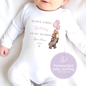 Alles Gute zum 1. Geburtstag als meine Mama - Mama Bär Baby Outfit mit personalisiertem Namen, niedlicher Strampler, Strampler oder Lätzchen Geschenk für die neue Mama,