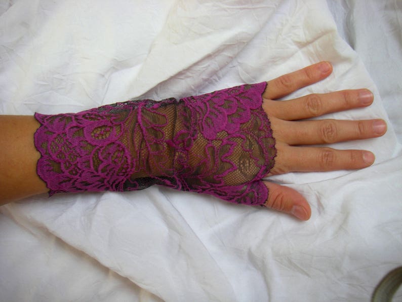 lace fingerless gloves Fuchsia on a dark background patterns