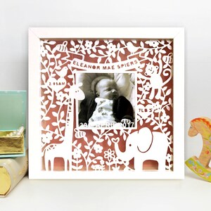 Regalo per neonati, cornice tagliata in carta giungla, regalo per neonati, regalo per neonati, regalo unico, cornice personalizzata, regalo per nuovi genitori, design fatto a mano