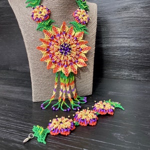 Flower girl huichol style beadwork necklace and bracelet jewelry set. Botanical necklace and bracelet set