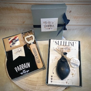 Coffret cadeau Parrain demande - annonce - chaussette homme personnalisables - décapsuleur - savon artisanal + carte ballon + magnet