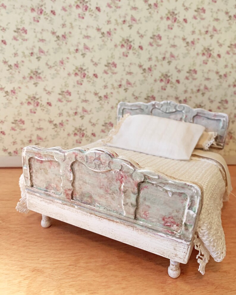 VINTAGE ENGLISH GARDEN BED WITH BEDDING DOLLHOUSE FURNITURE MINIATURES