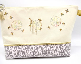 Embroidered toiletry bag in cotton and imitation leather.