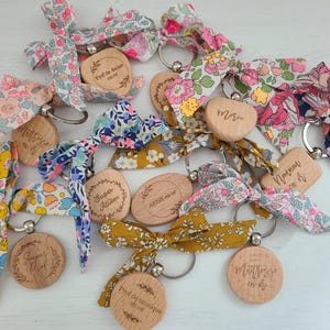 Regalos para profesores, niñera, atsem, profesor... llaveros de madera y liberty