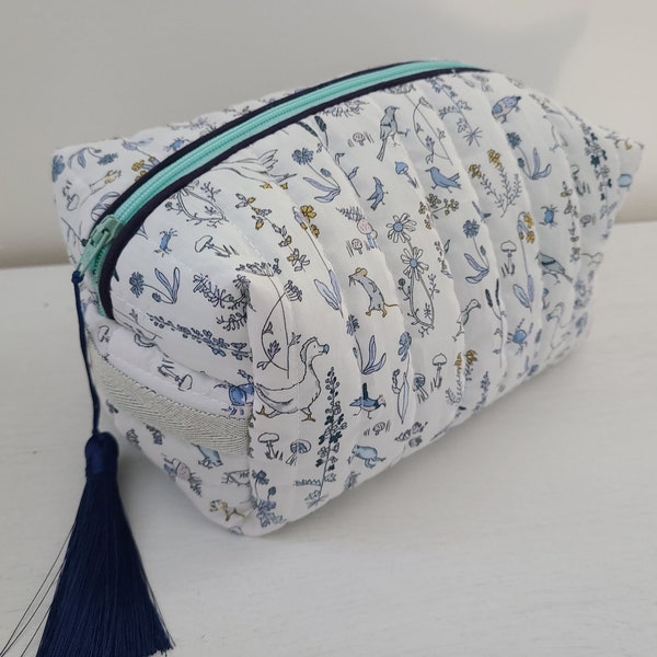 Trousse de toilette en liberty Theo blue dust, matelassée