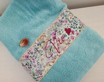 Spersonalizowany ręcznik kąpielowy 70x140 cm z frotte z różowym nadrukiem Felda Liberty