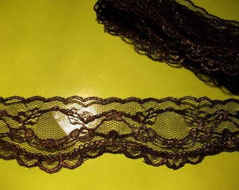 1 metre dentelle de calais fine noire et doré  pour couture ou lingerie   de 4.50 cm largeur