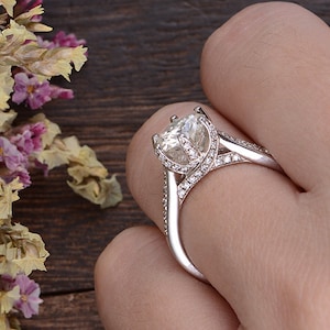 Anel de noivado infinito exclusivo de 1,5 ct, Halo oculto Moissanite, anel de flor, ouro branco, folhagem, antigo, configuração de catedral vintage