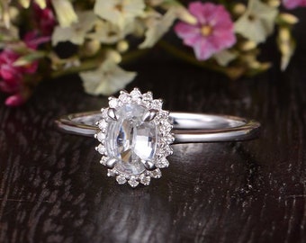 5x7mm Weißer Saphir Verlobungsring Weißgold Oval Schnitt Verlobungsring Solitär Minimalist Hochzeit Frau Diamant Halo Blume Schlichtes Band