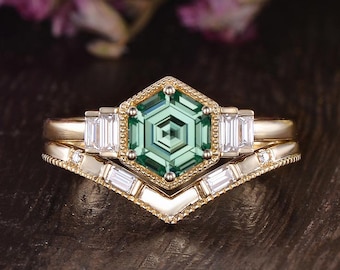 Art Deco Hexagon Cut Green Sapphire Milgrain Engagement Ring Set Vintage Yellow Gold Moissanite Curved Promise Ring Unique Anniversary Gift