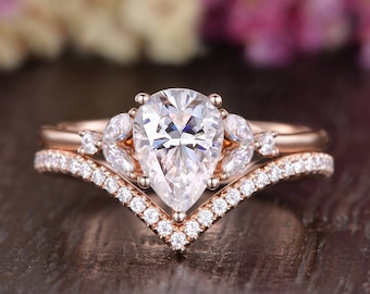 Vintage Pear Shaped Moissanite Engagement Ring Rose Gold Wedding Band Women Set Half Eternity Curved Wedding Ring Minimalist Ring 2pcs