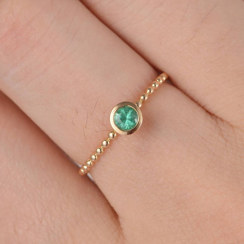 Bezel Set Engagement Ring Gold Emerald Ring Wedding Bridal Stacking Mini Thin Beaded Solitaire Eternity Birthstone Women Gift for Her Retro