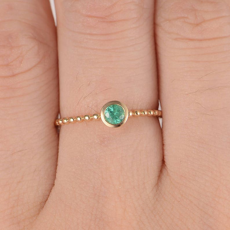 Bezel Set Engagement Ring Gold Emerald Ring Wedding Bridal Stacking Mini Thin Beaded Solitaire Eternity Birthstone Women Gift for Her Retro