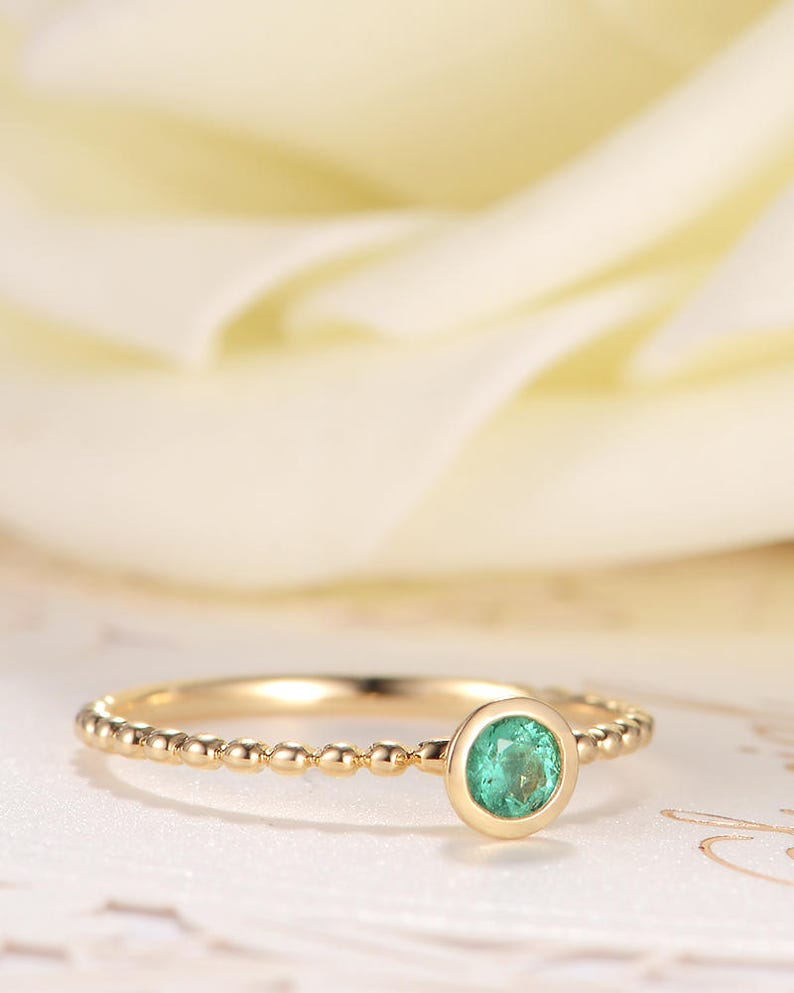 Bezel Set Engagement Ring Gold Emerald Ring Wedding Bridal Stacking Mini Thin Beaded Solitaire Eternity Birthstone Women Gift for Her Retro