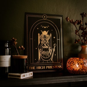 La Alta Sacerdotisa / Tarot Print A4 / Impresión de lámina negra y dorada / Celestial / Gótico / Impresión de sala de estar / Impresión de dormitorio