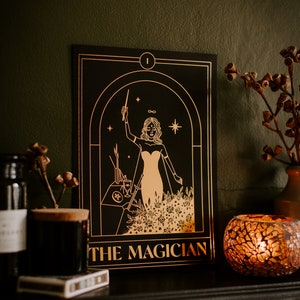 Le magicien / Impression tarot A4 / Impression feuille noir et or / Céleste / Goth / Impression salon / Impression chambre à coucher