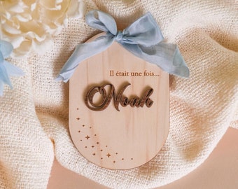 Oval milestone card with personalized star pattern, perfect for announcing baby's first name at birth