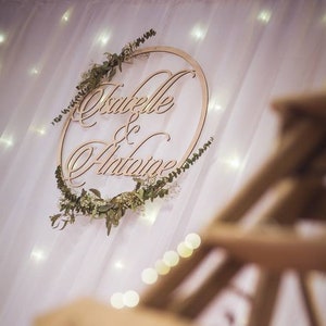 Couronne en bois à personnaliser avec prénoms des mariés, décoration pour mariage, baptême ou anniversaire, cercle en bois suspension image 1