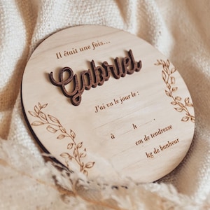 Personalized wooden milestone card to fill in for the birth of a baby