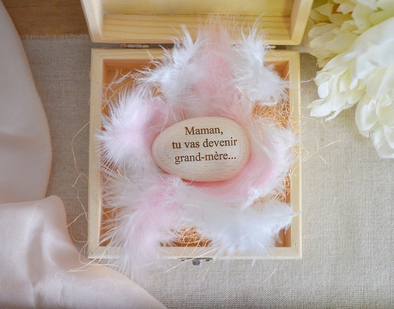 Oeuf en bois pour annonce de grossesse originale, futur bébé, demande parrain marraine, annonce naissance proches grands parents