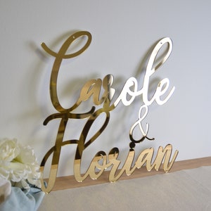 Letrero con dos nombres en metacrilato para personalizar para decorar un evento o habitación infantil